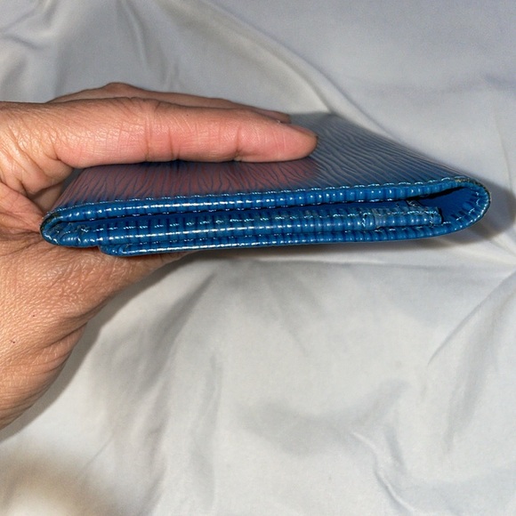 LV  Authentic checkbook wallet - Picture 6 of 7